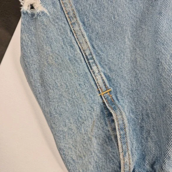 Levis Mens Vintage Fit Trucker Denim Jacket Light Wash Distressed Blue Large - Picture 8 of 11
